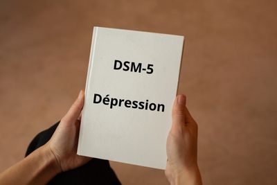 Les symptômes de la dépression selon le DSM-5